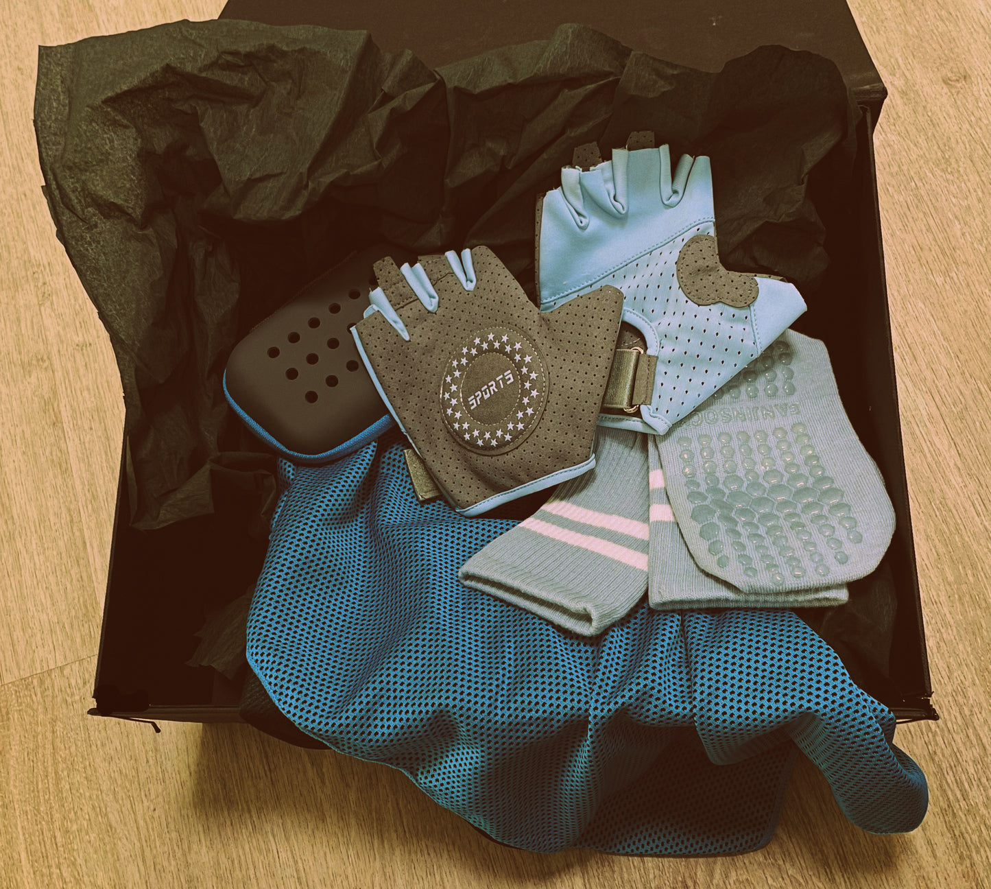 Shades of Blue Set: gloves, socks, gym towel